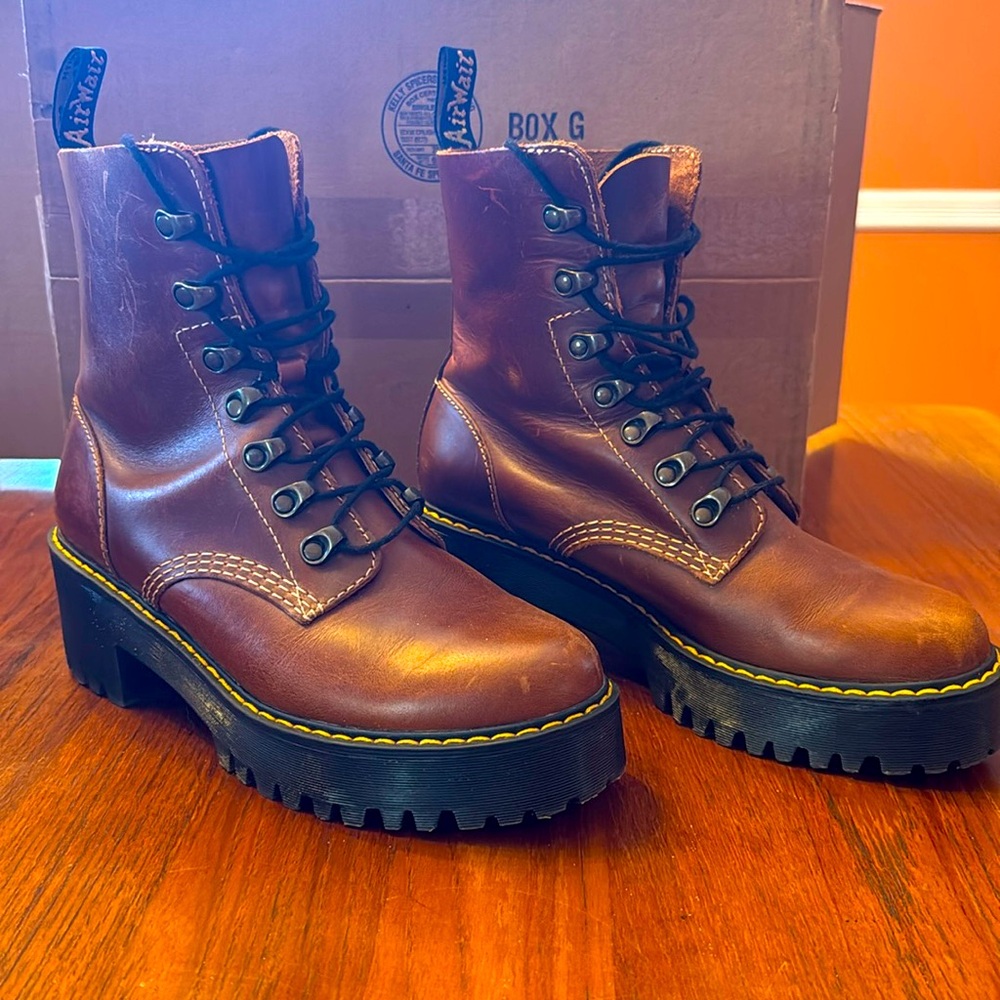 Dr. Martins Leona boots - women’s size 8.  LIKE NEW!